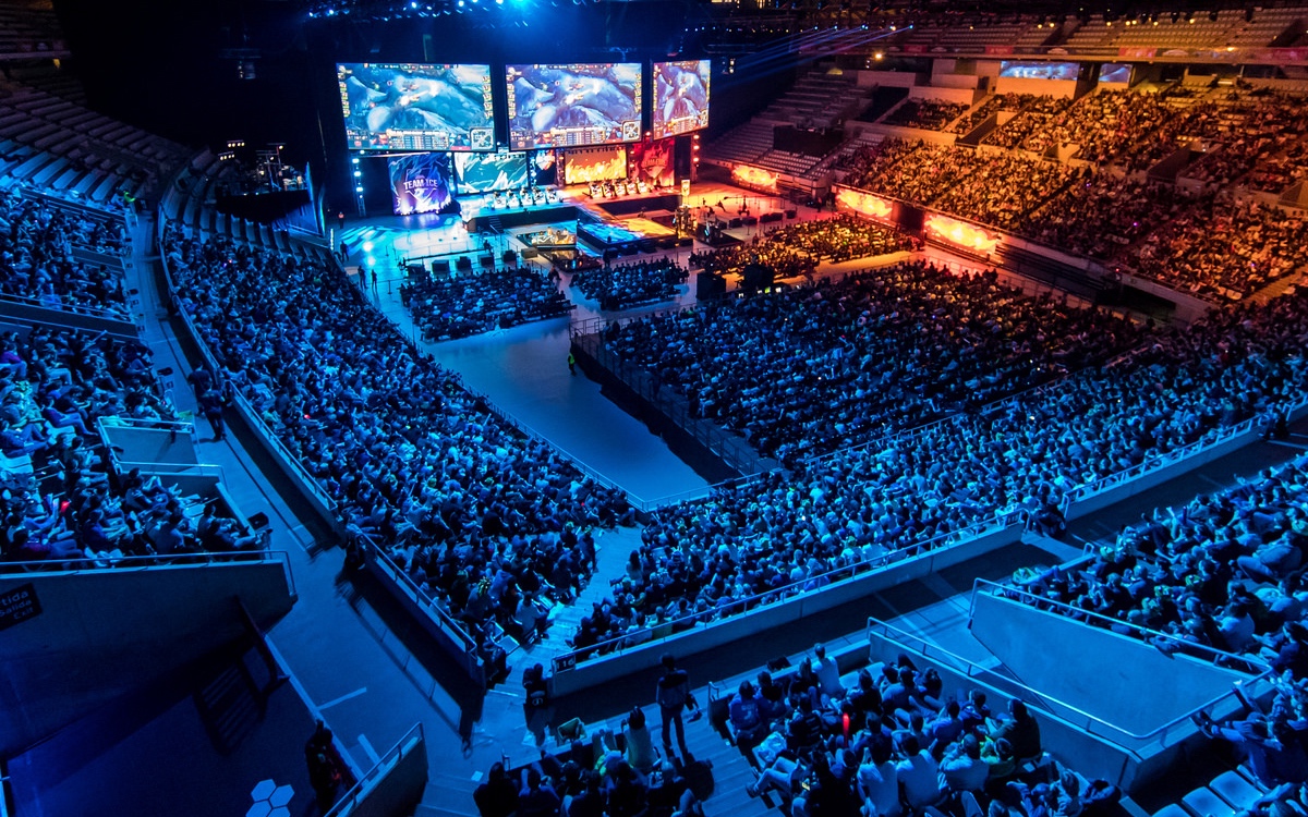 Bilibili Gaming official shared photos： knight went to participate in the City Hero Contest